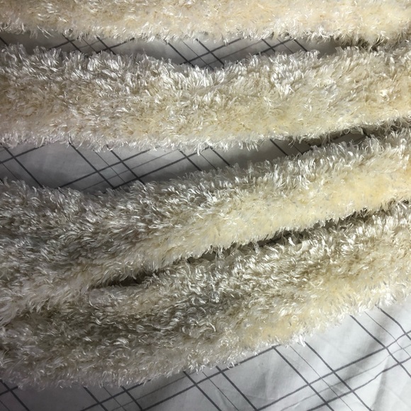 Super soft scarf - Picture 4 of 5